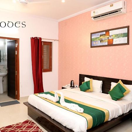 The Abodes House Hotel Greater Noida Bagian luar foto